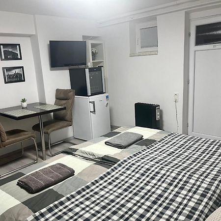 Apartmanek Patricie Room With Kitchenette Suitable For 2 Adults And 2 Children Mikulov Buitenkant foto